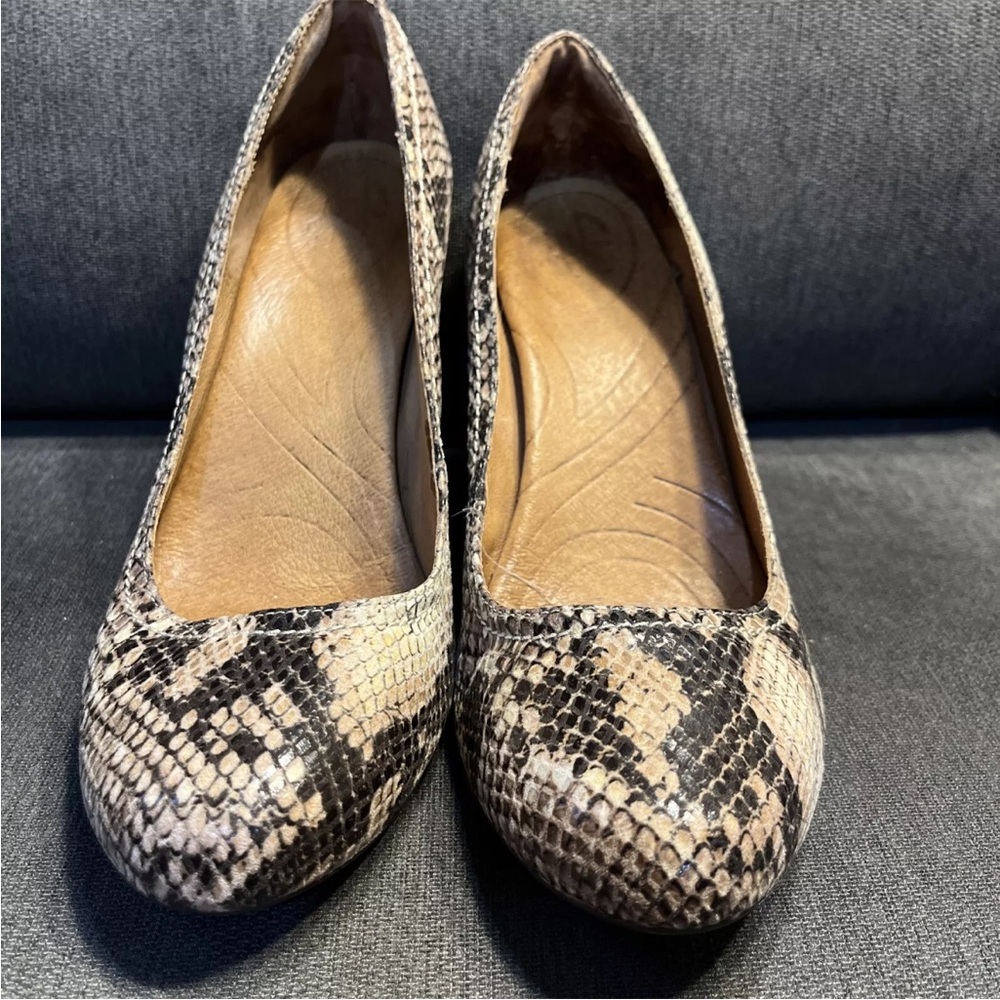 CLARKS Indigo LEATHER Snakeskin Print HIGH HEEL Wedge PUMPS  Women’s Size 8M